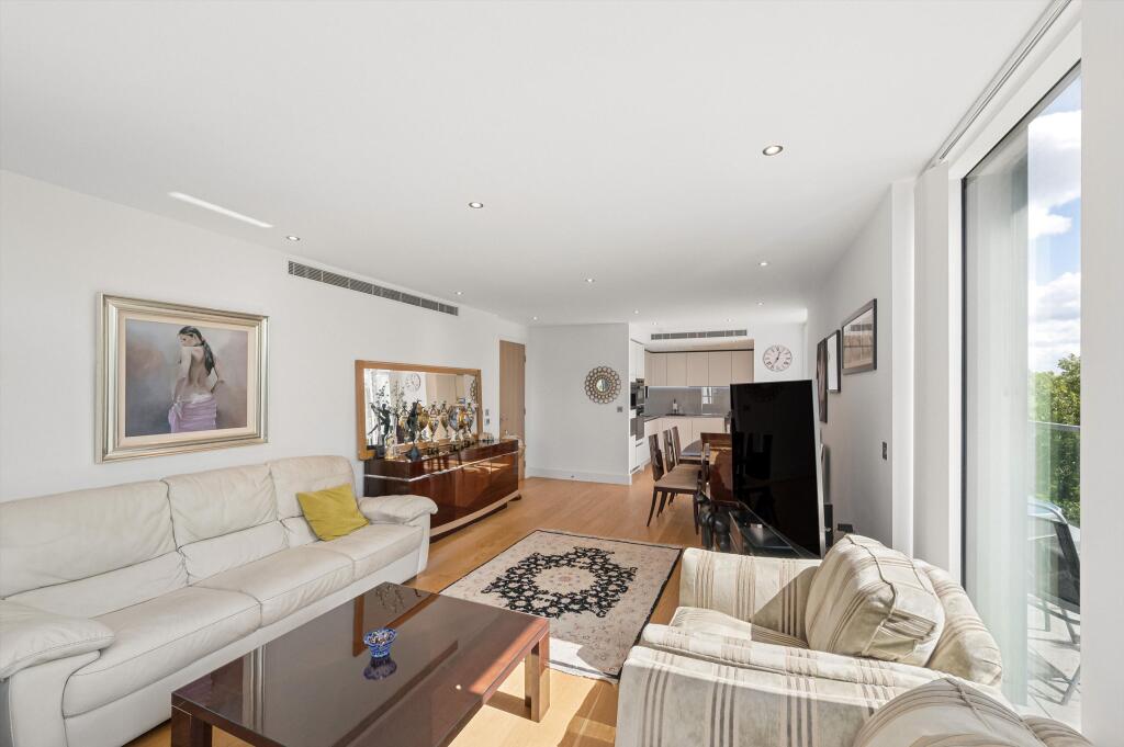 3 bed 1st Floor Flat for rent in London. From Knight Frank = Richmond