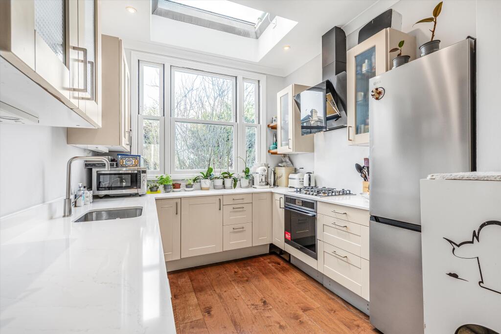 3 bed 1st Floor Flat for rent in Richmond. From Knight Frank = Richmond