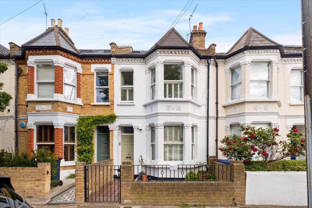 2 bed 1st Floor Flat for rent in London. From Knight Frank = Richmond
