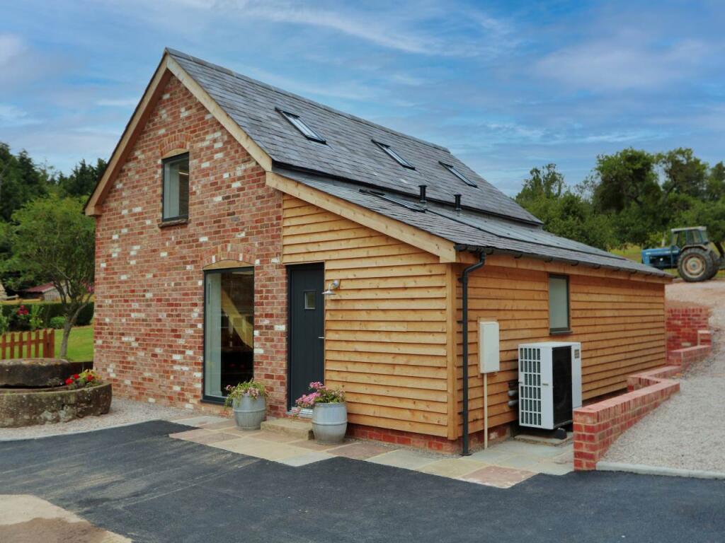 1 bed Barn Conversion for rent in Berkeley. From Milburys - Thornbury