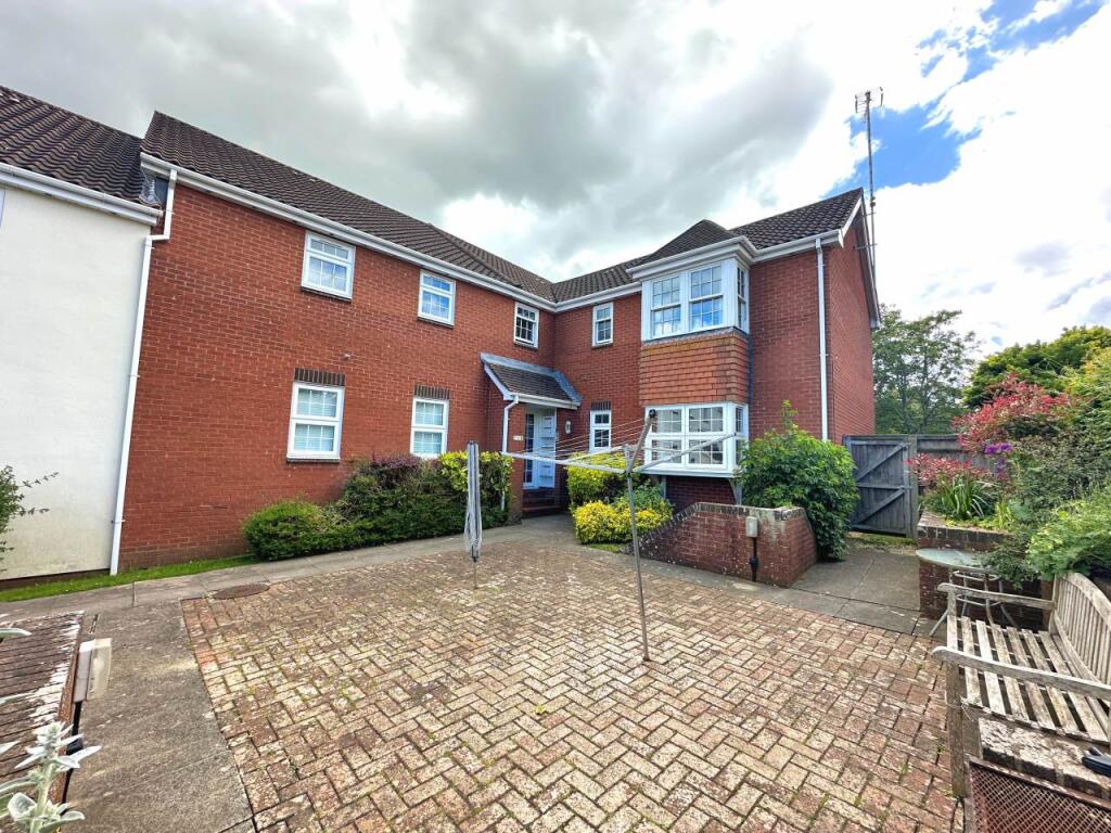 2 bed Apartment for rent in Thornbury. From Milburys - Thornbury