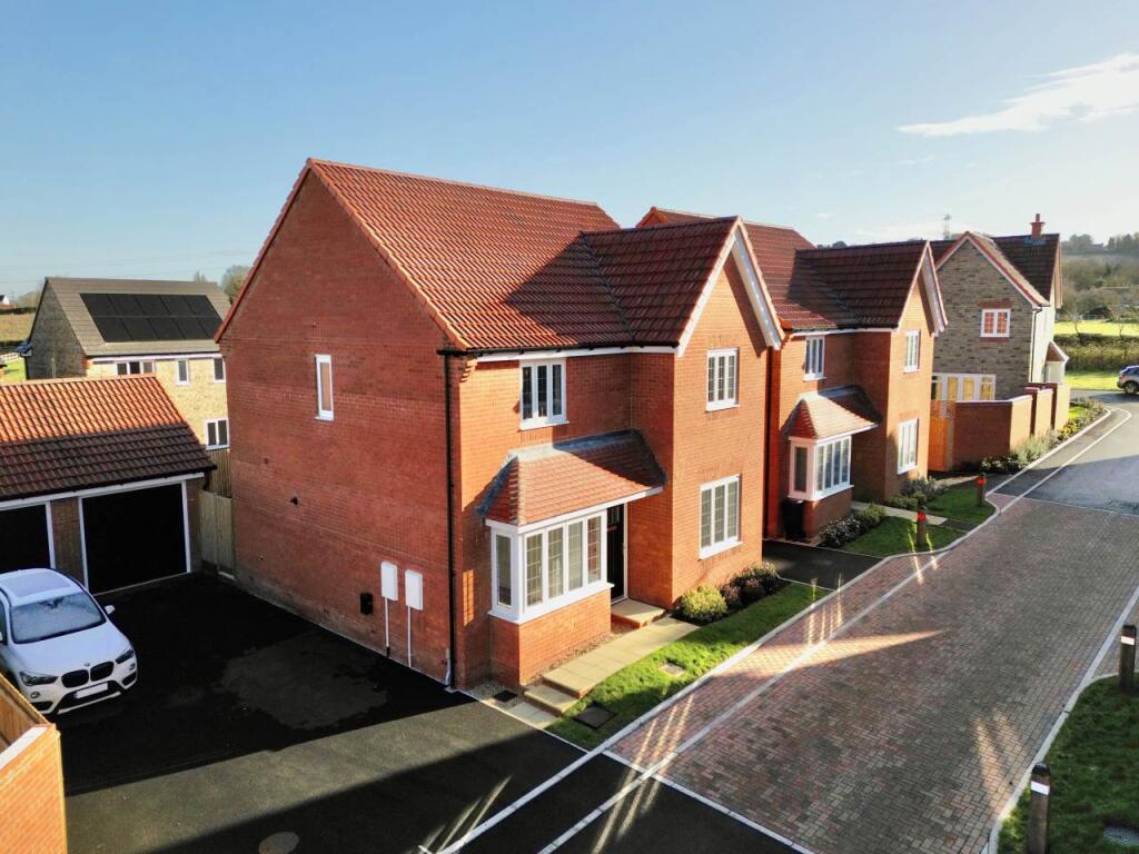 4 bed Detached for rent in Thornbury. From Milburys - Thornbury 4 bed Detached for rent in Thornbury. From Milburys - Thornbury