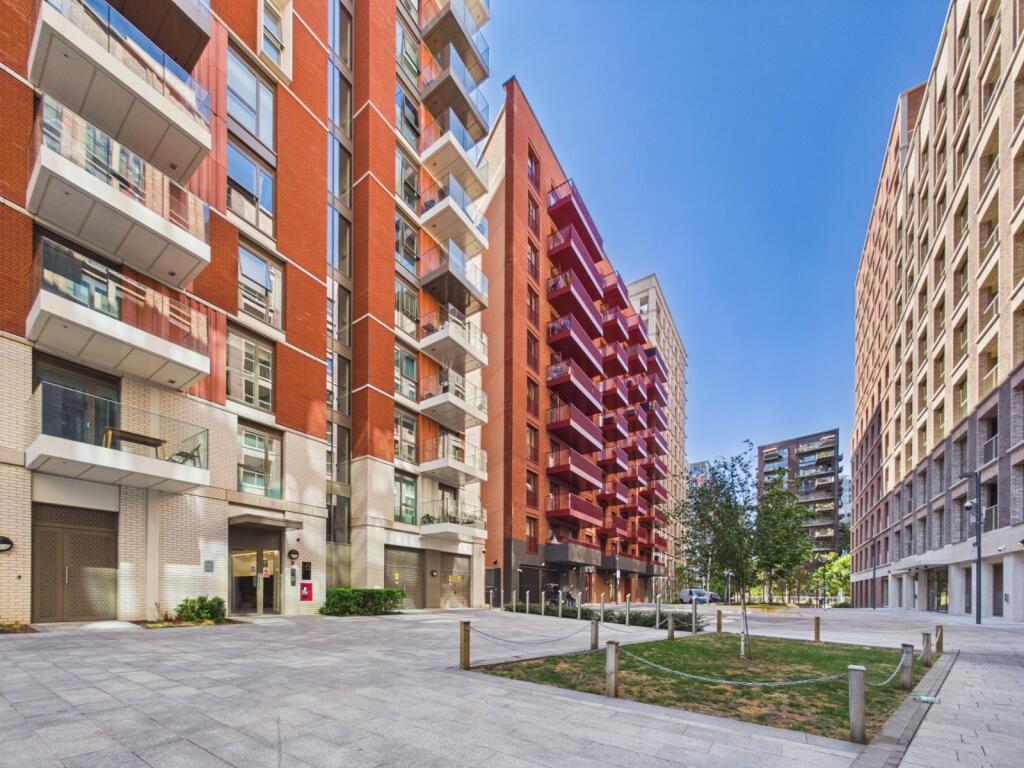 2 bed Apartment for rent in London. From The Frost Partnership - Langley