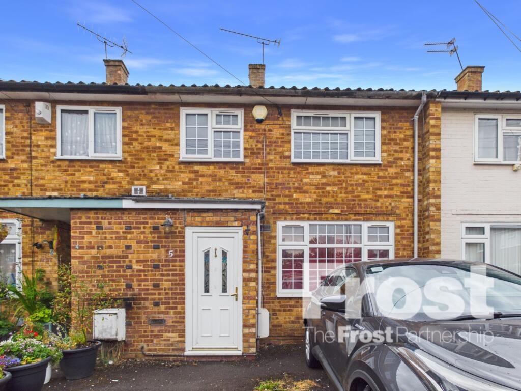 2 bed Mid Terraced House for rent in George Green. From The Frost Partnership - Langley