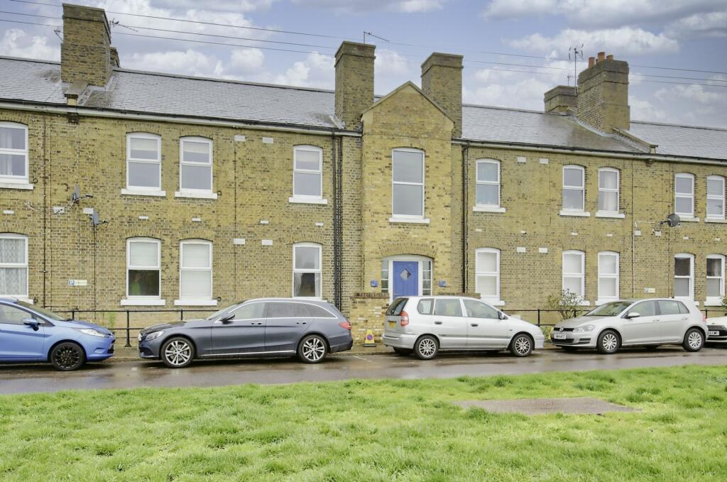 3 bed Flat for rent in Wandsworth. From Cound Earlsfield