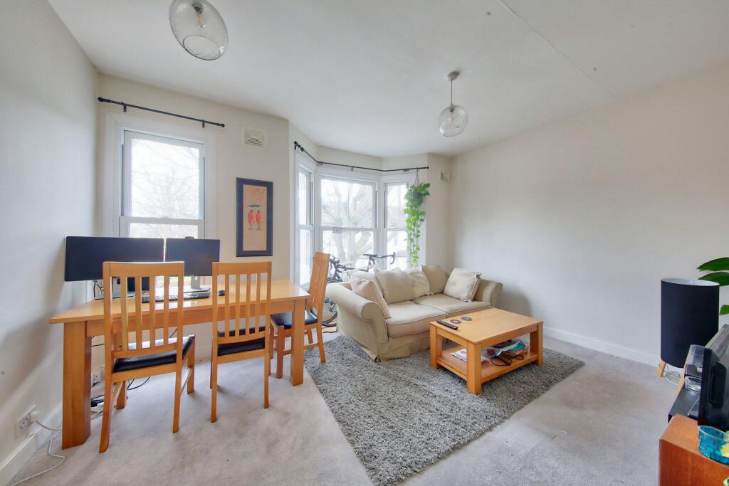 2 bed 1st Floor Flat for rent in Battersea. From Cound - Wandsworth