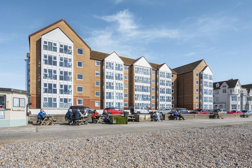 2 bed Apartment for rent in Seaford. From Premier Lets & Sales - Sussex Coast