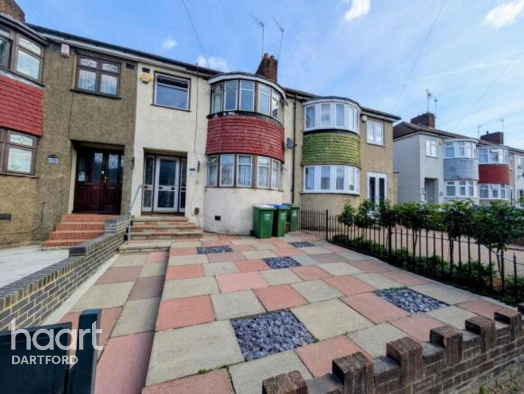 3 bed Mid Terraced House for rent in Crayford. From haart - Dartford