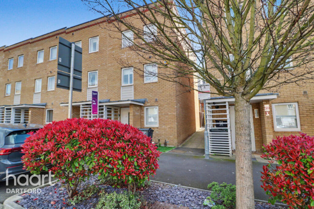 4 bed Mid Terraced House for rent in Crayford. From haart - Dartford
