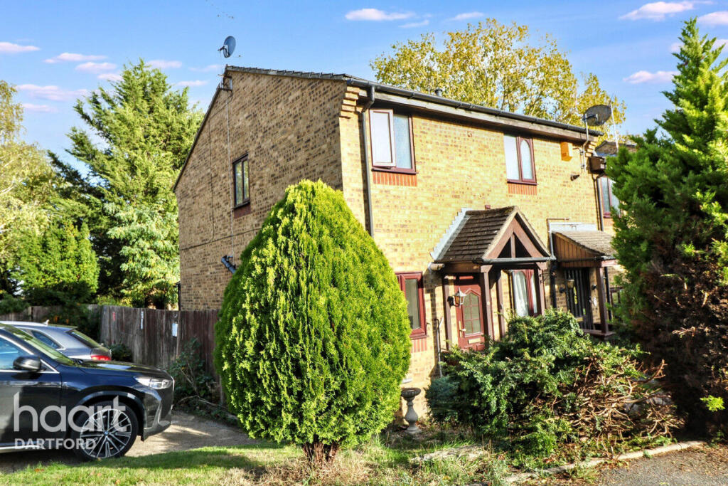 2 bed End of Terrace for rent in Crofton. From haart - Dartford