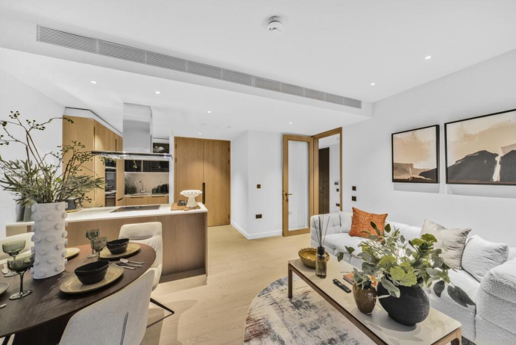 2 bed 1st Floor Flat for rent in Clapham. From JLL - Battersea