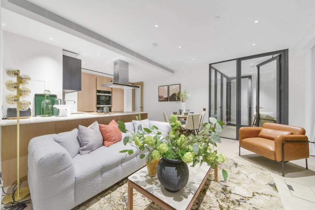 2 bed 1st Floor Flat for rent in Clapham. From JLL - Battersea