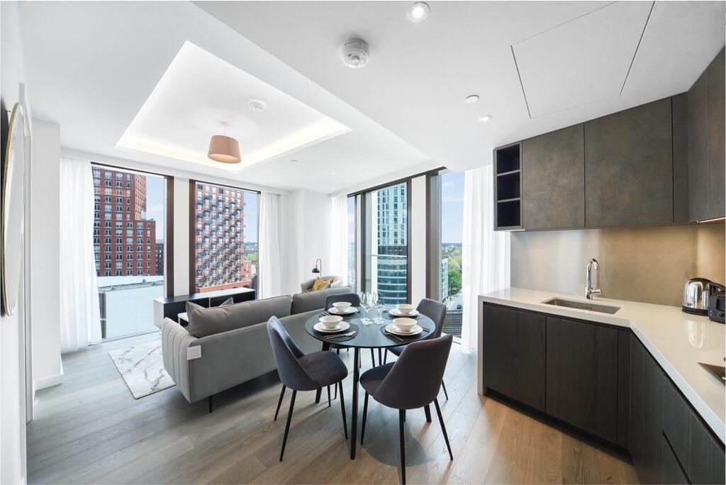 3 bed Apartment for rent in Clapham. From JLL - Battersea 3 bed Apartment for rent in Clapham. From JLL - Battersea