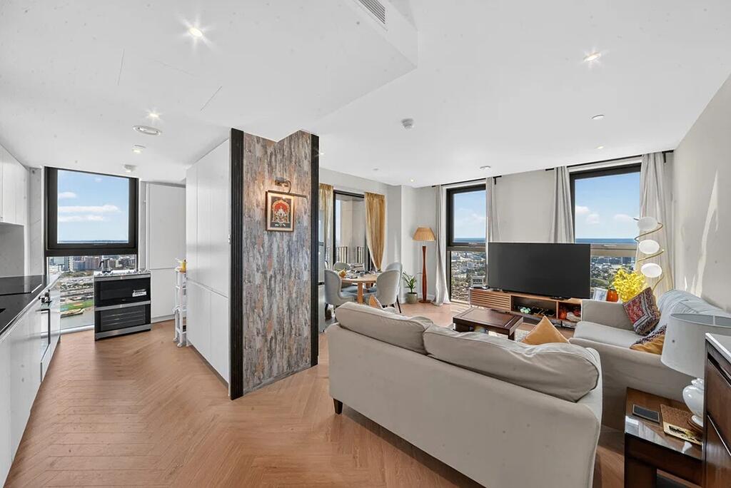 3 bed 1st Floor Flat for rent in Poplar. From JLL - Canary Wharf