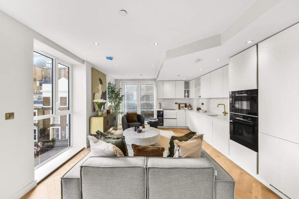 2 bed 1st Floor Flat for rent in . From JLL - Chelsea