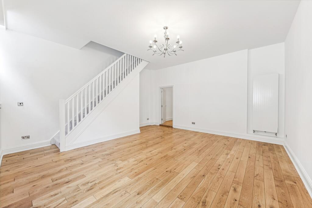2 bed Mews for rent in Chelsea. From JLL - Chelsea
