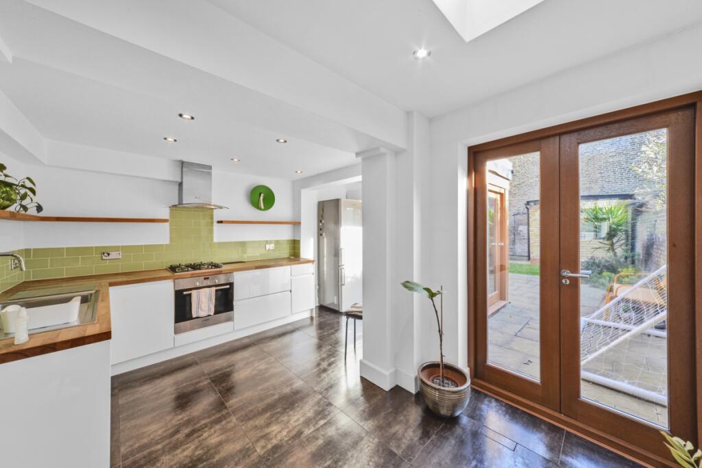 2 bed End of Terrace for rent in Greenwich. From JLL - Greenwich