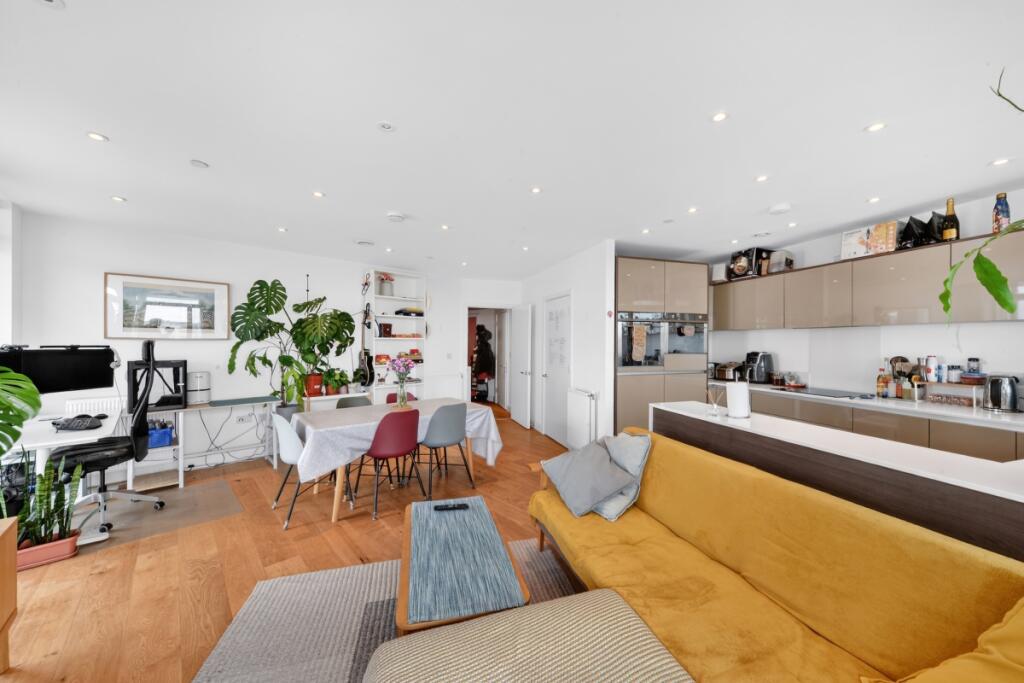 2 bed 1st Floor Flat for rent in Greenwich. From JLL - Greenwich