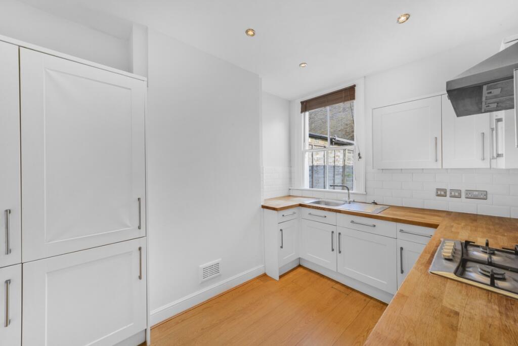 2 bed Mid Terraced House for rent in Greenwich. From JLL - Greenwich