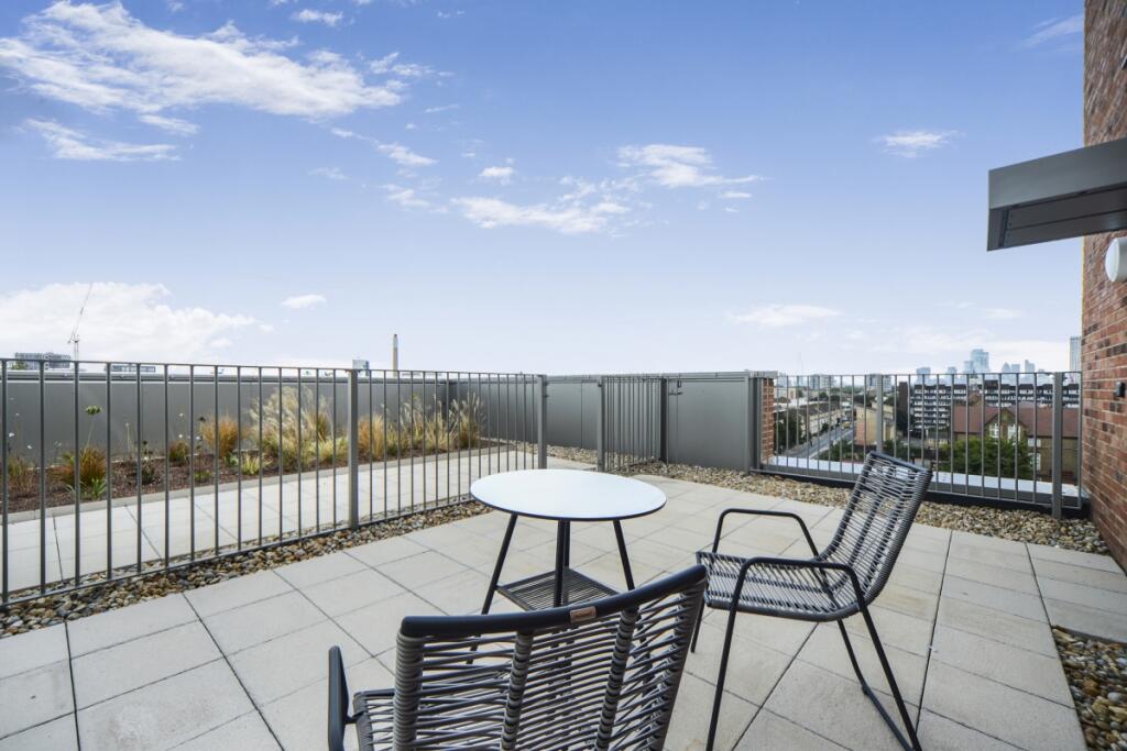 4 bed 1st Floor Flat for rent in Deptford. From JLL - Greenwich