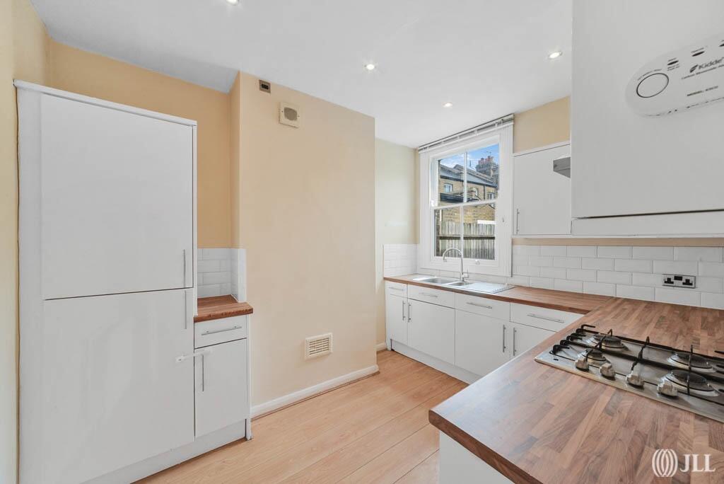 2 bed Mid Terraced House for rent in Greenwich. From JLL - Greenwich