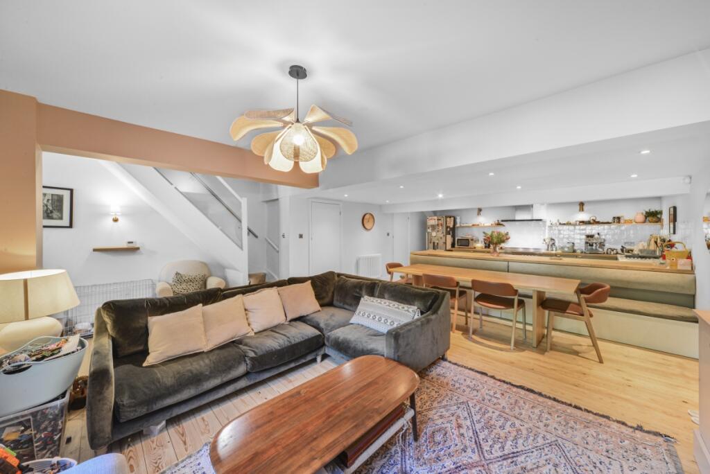 4 bed Mid Terraced House for rent in Greenwich. From JLL - Greenwich
