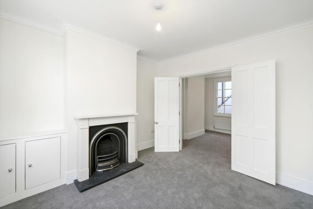3 bed Mid Terraced House for rent in Greenwich. From JLL - Greenwich