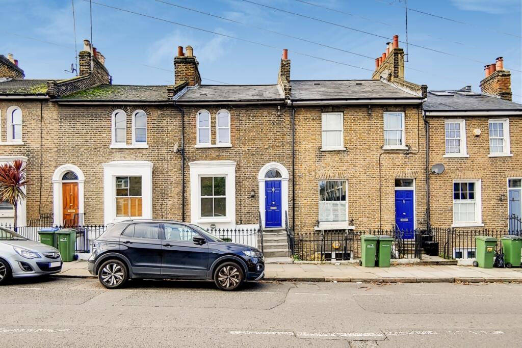 3 bed Mid Terraced House for rent in Greenwich. From JLL - Greenwich