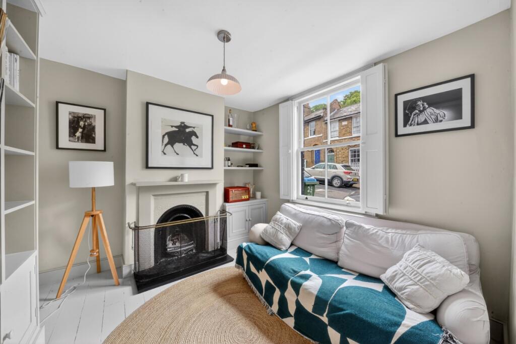 2 bed Mid Terraced House for rent in Greenwich. From JLL - Greenwich