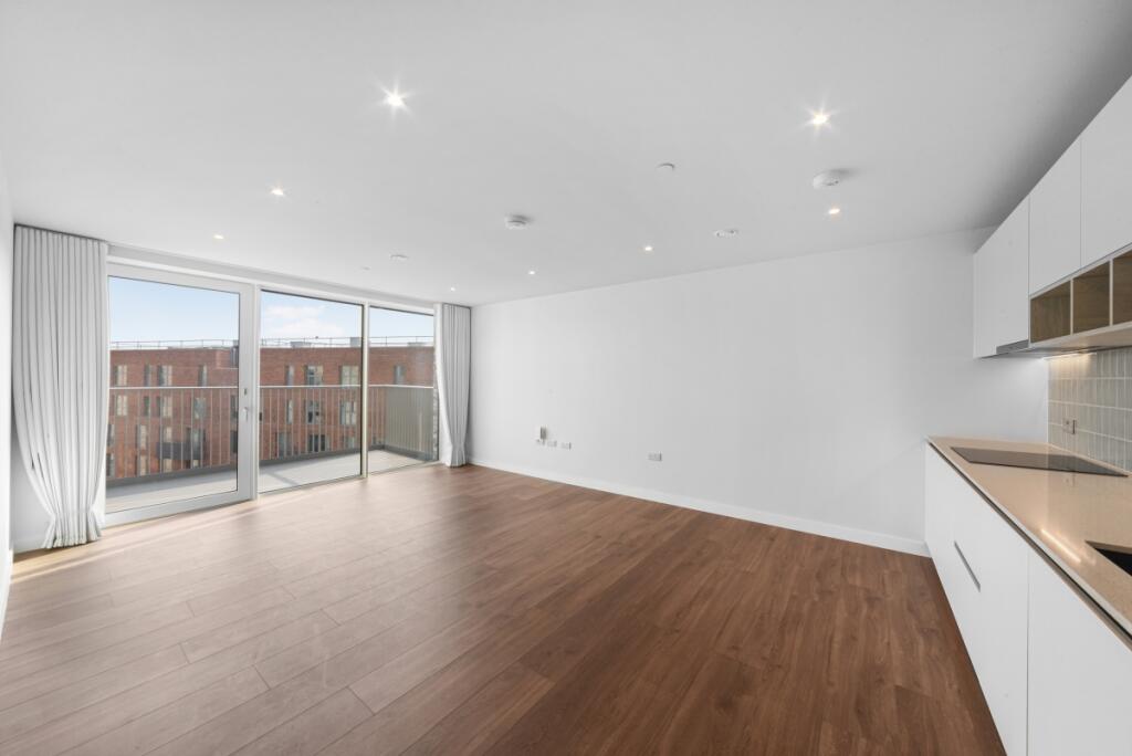 3 bed 1st Floor Flat for rent in Deptford. From JLL - Greenwich