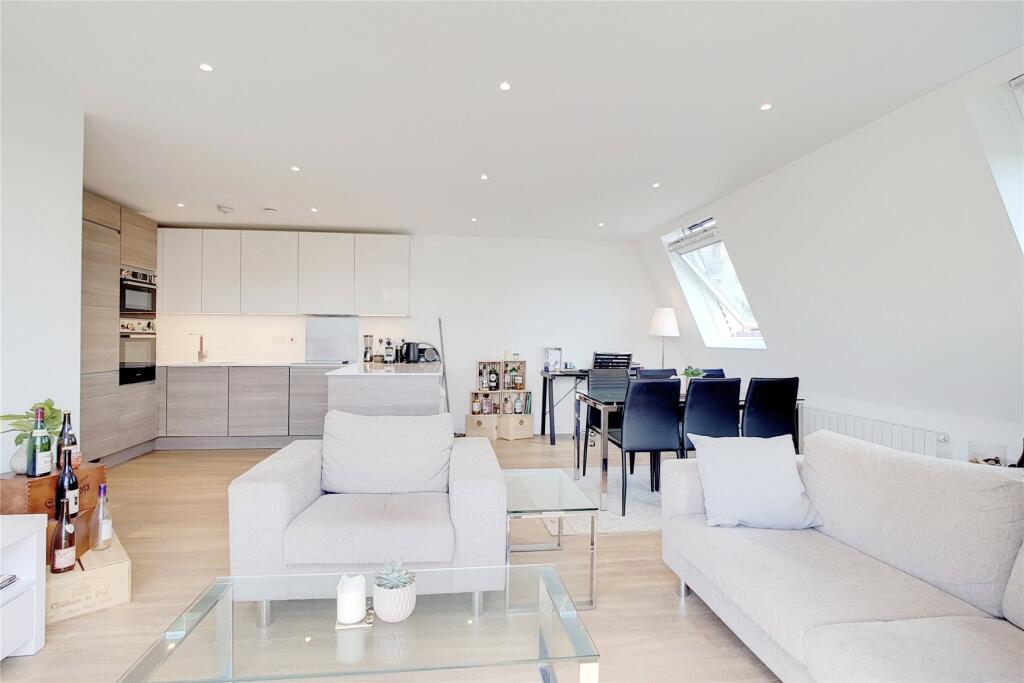 3 bed Apartment for rent in Poplar. From JLL - Greenwich