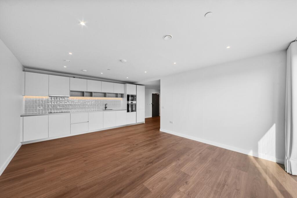 3 bed 1st Floor Flat for rent in Deptford. From JLL - Greenwich