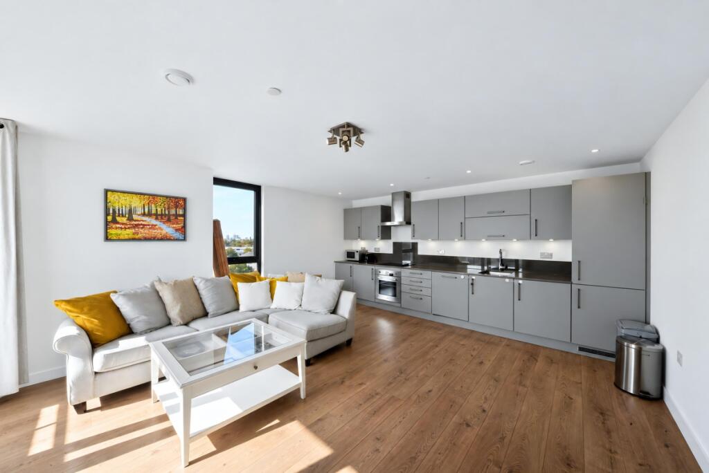 2 bed Apartment for rent in Poplar. From JLL - Greenwich 2 bed Apartment for rent in Poplar. From JLL - Greenwich