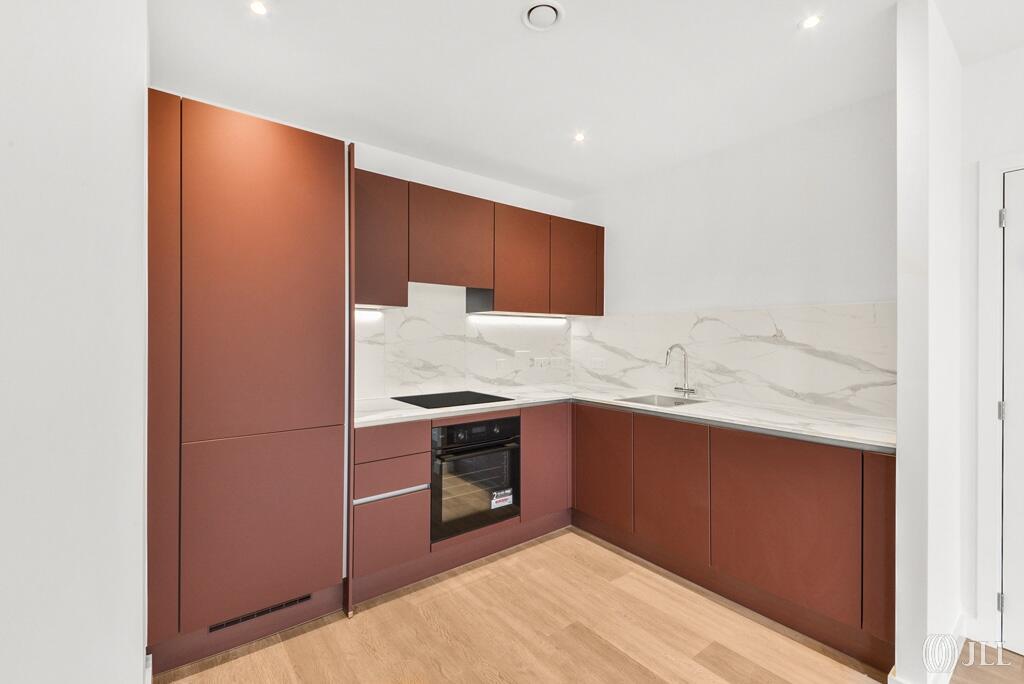 2 bed 1st Floor Flat for rent in Acton. From JLL - Kew Bridge