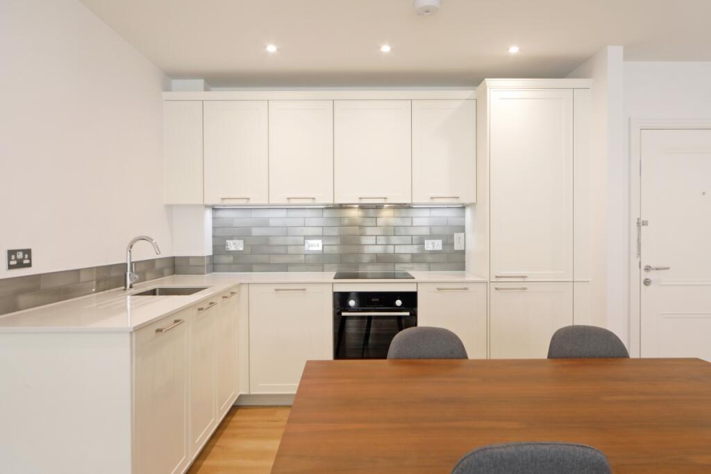2 bed Apartment for rent in Reading. From JLL - Kew Bridge 2 bed Apartment for rent in Reading. From JLL - Kew Bridge