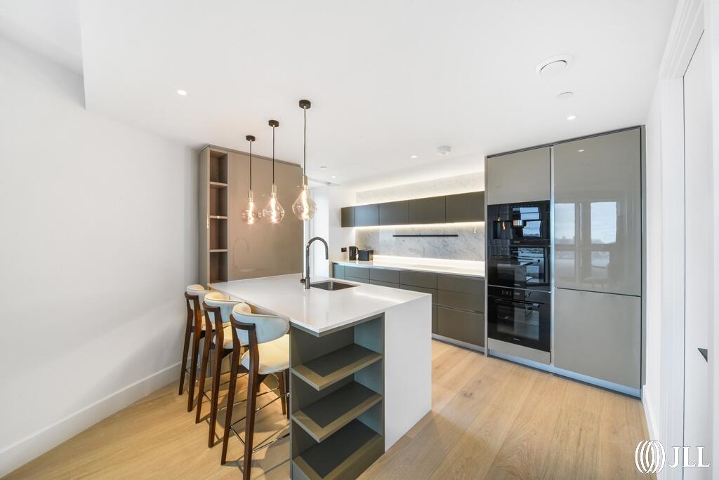 3 bed 1st Floor Flat for rent in Kensington. From JLL - Kew Bridge