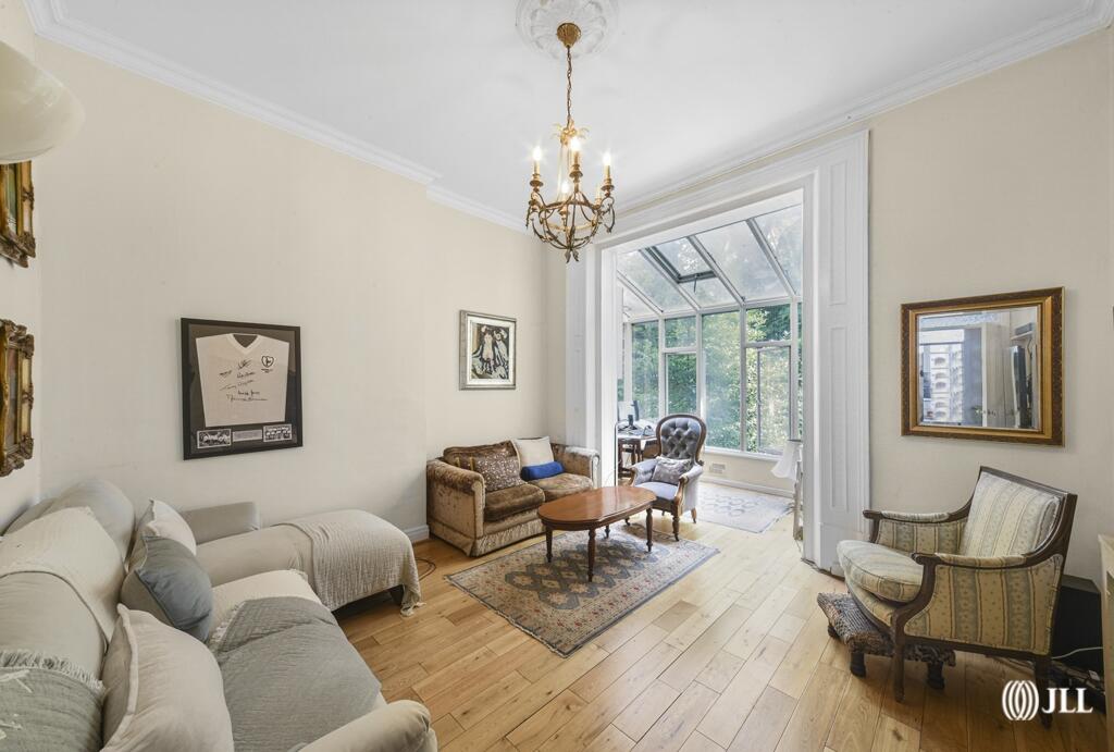 2 bed House (unspecified) for rent in Kensington. From JLL - Kew Bridge