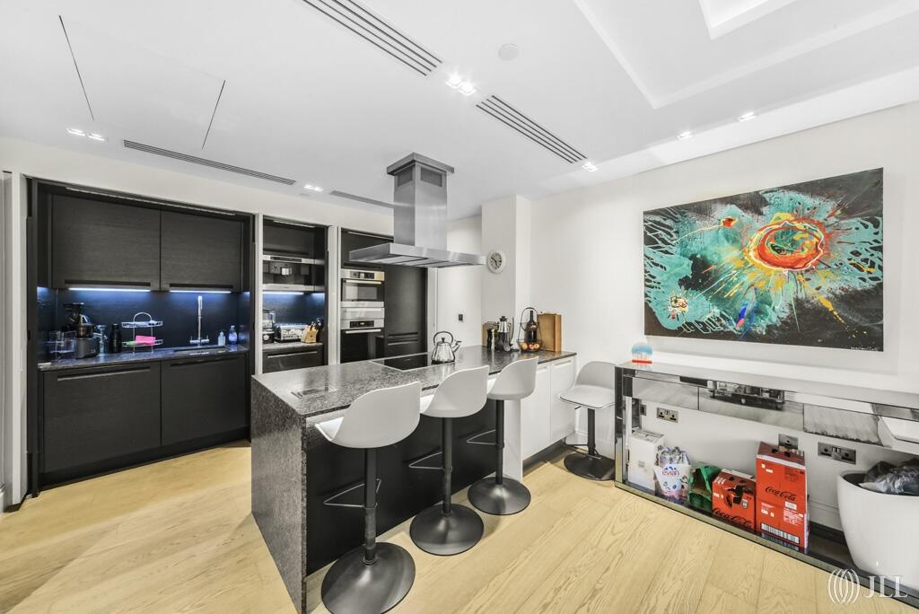 3 bed 1st Floor Flat for rent in Kensington. From JLL - Kew Bridge