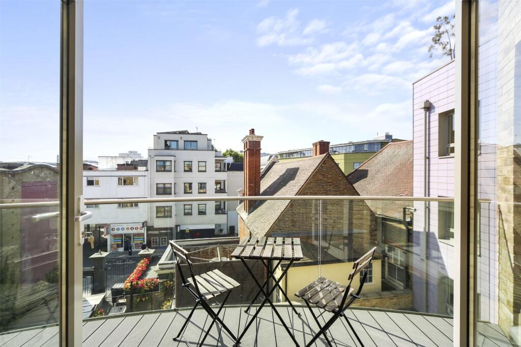 1 bed 1st Floor Flat for rent in Fulham. From JLL - Kew Bridge