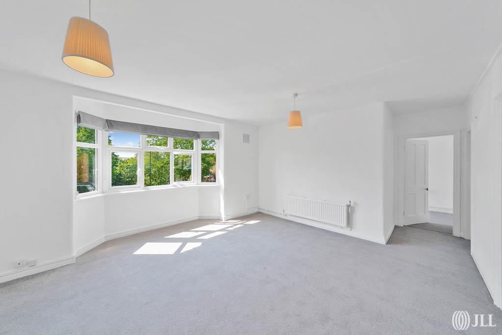 3 bed 1st Floor Flat for rent in Richmond. From JLL - Kew Bridge