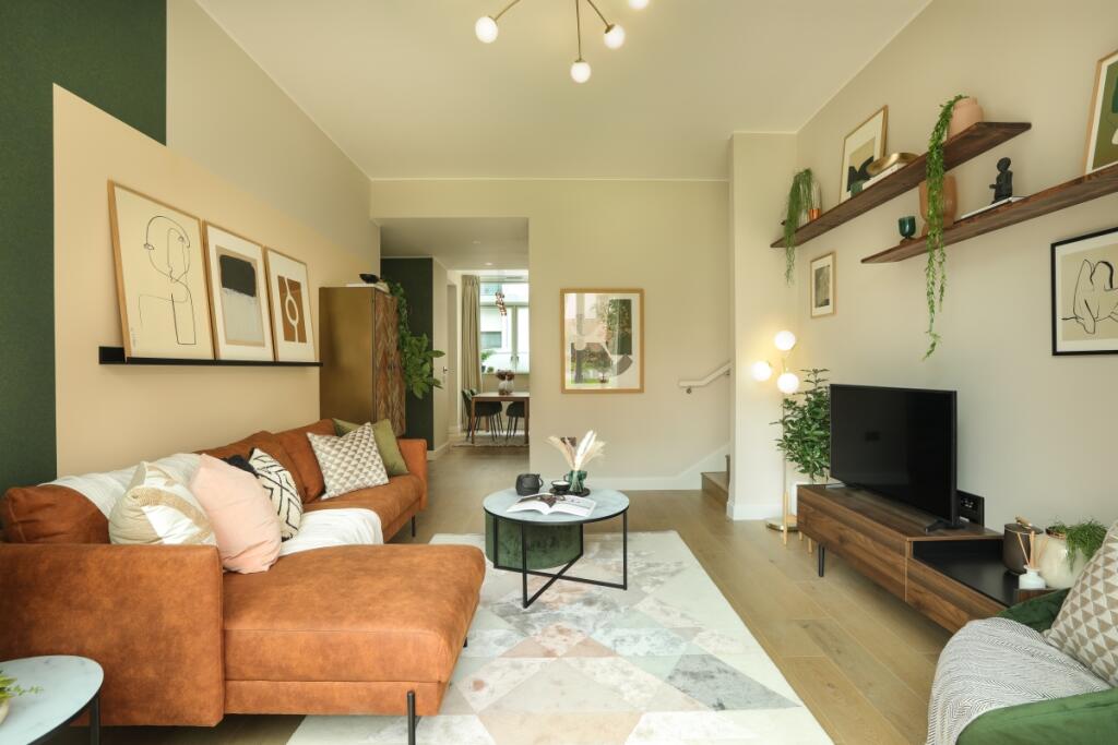 3 bed 1st Floor Flat for rent in Stratford. From JLL - Stratford