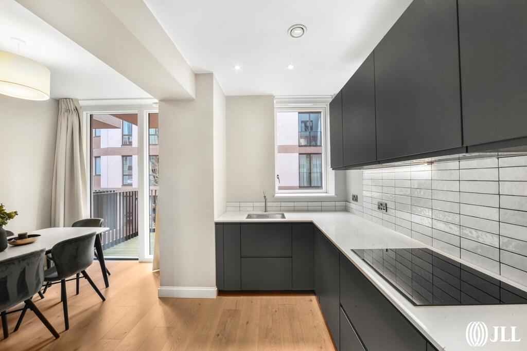 3 bed 1st Floor Flat for rent in Stratford. From JLL - Stratford