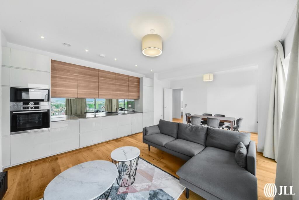3 bed 1st Floor Flat for rent in Stratford. From JLL - Stratford