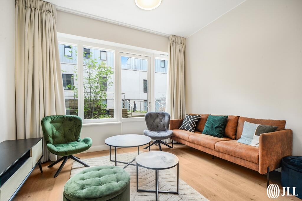3 bed 1st Floor Flat for rent in Stratford. From JLL - Stratford