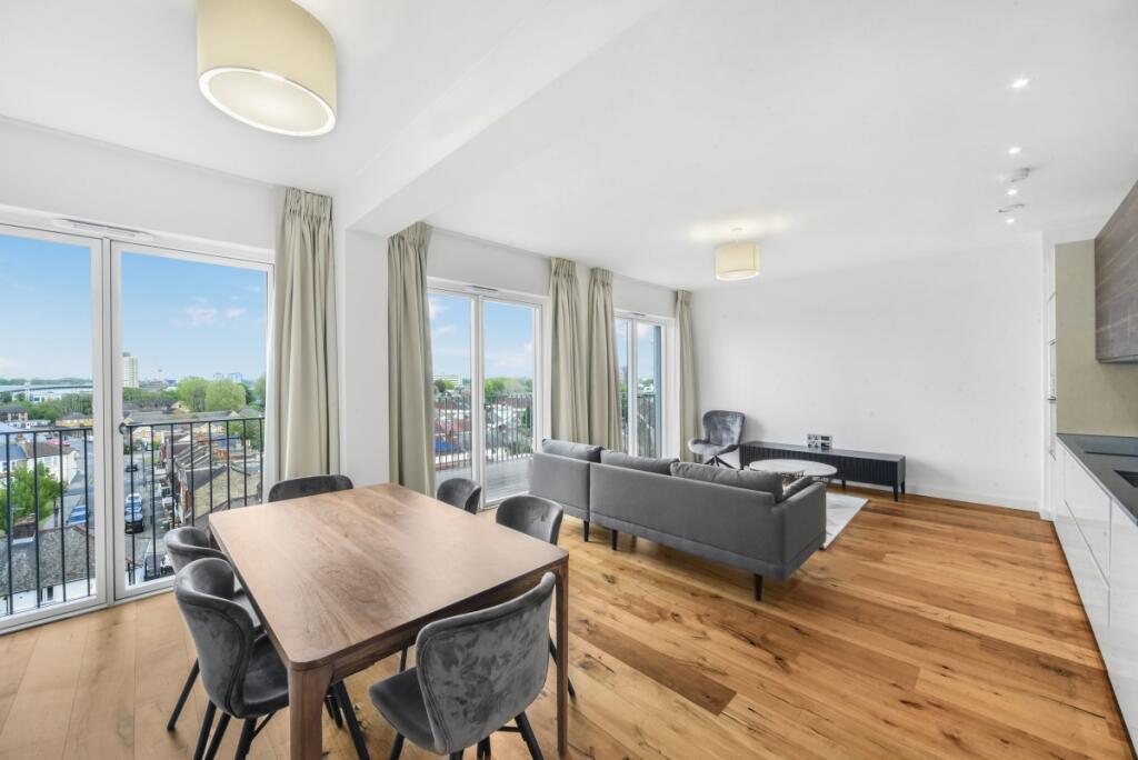 3 bed 1st Floor Flat for rent in Stratford. From JLL - Stratford