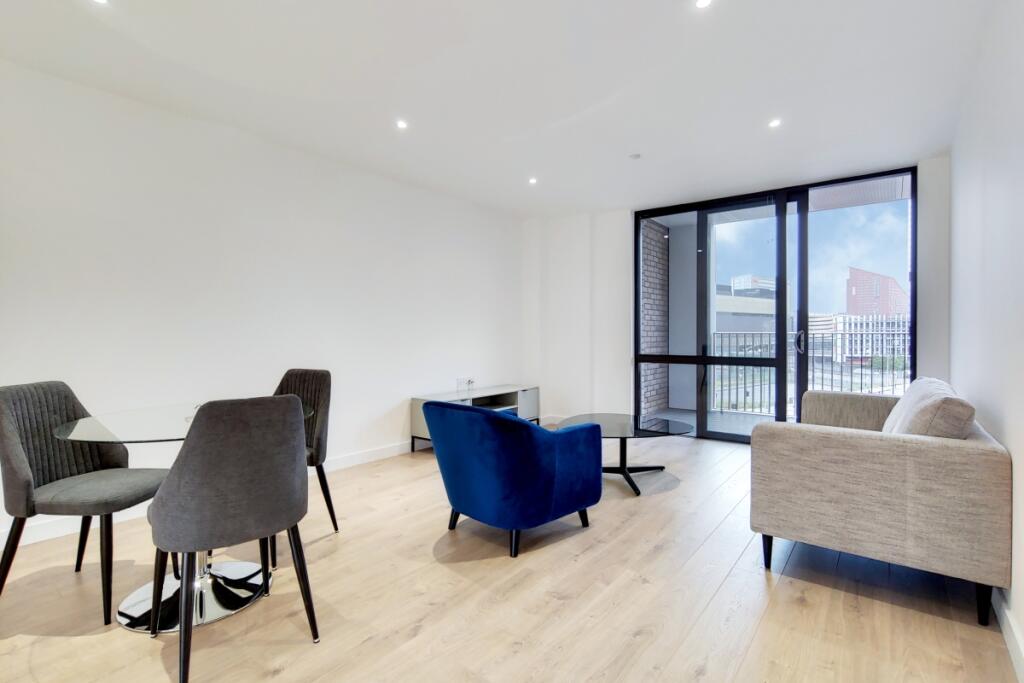 3 bed 1st Floor Flat for rent in Stratford. From JLL - Stratford