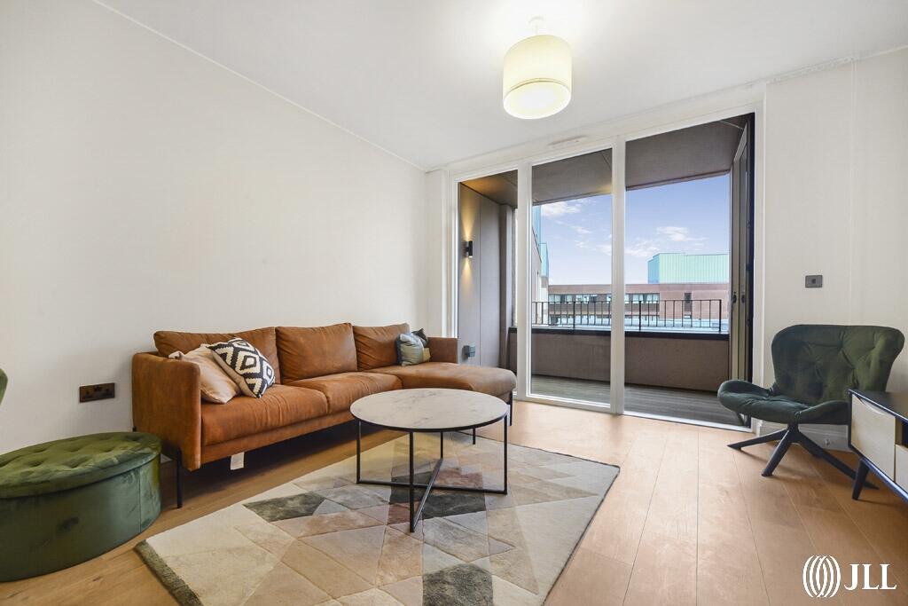 3 bed 1st Floor Flat for rent in Stratford. From JLL - Stratford