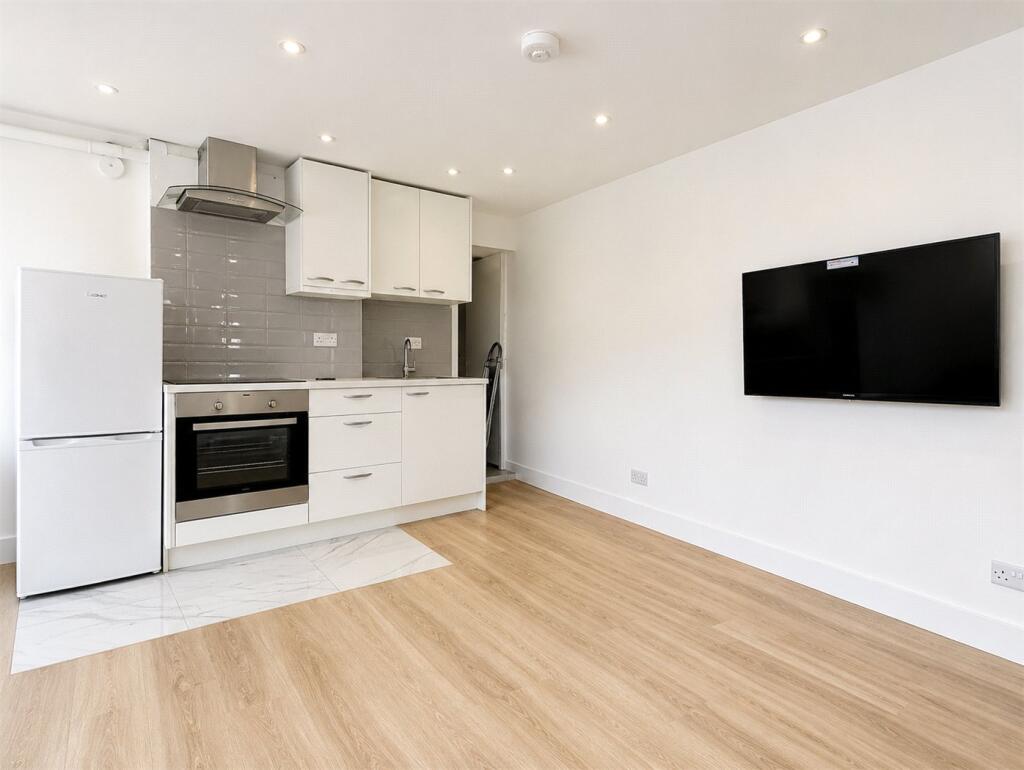 1 bed Apartment for rent in Chatham. From Winkworth - Blackheath