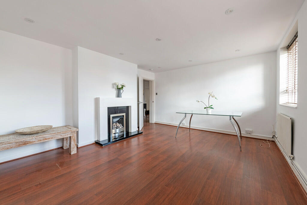 3 bed 1st Floor Flat for rent in Wandsworth. From Portico - Wandsworth