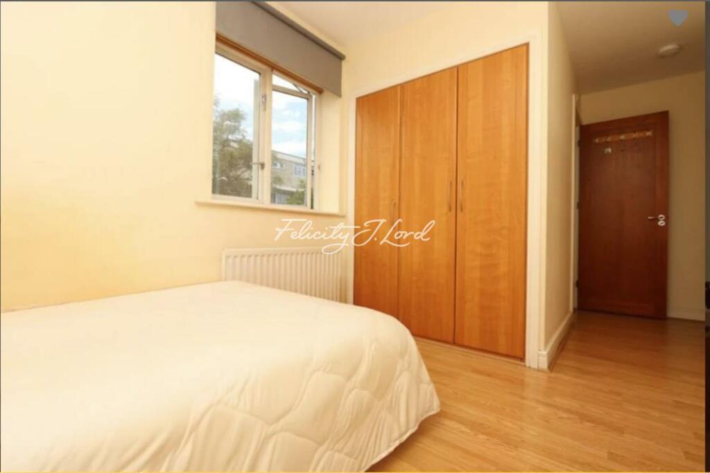 3 bed Flat for rent in Stepney. From Felicity J Lord Wapping